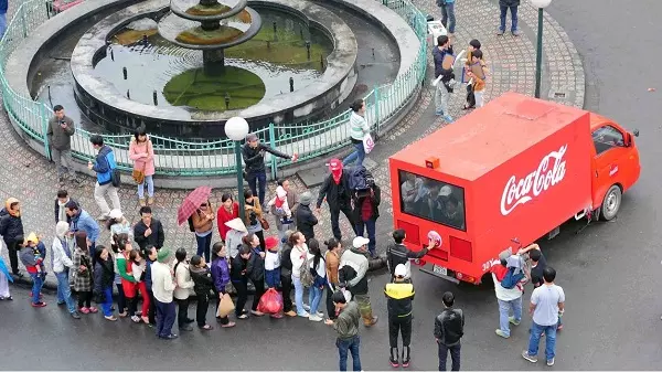 coke-happiness-truck-coca-cola