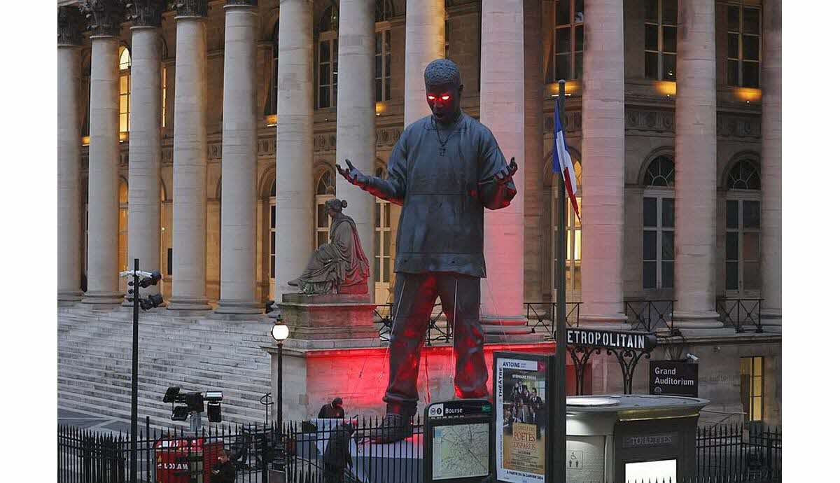 street-marketing-statue-kid-cudi-paris-2