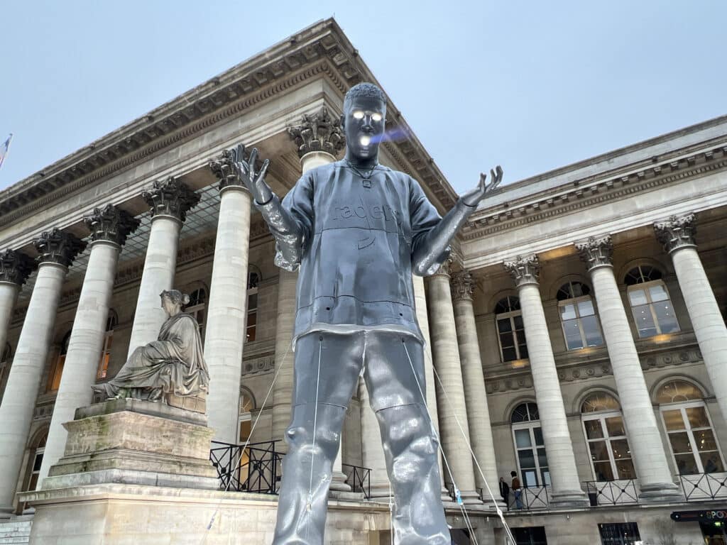 street-marketing-statue-kid-cudi-paris