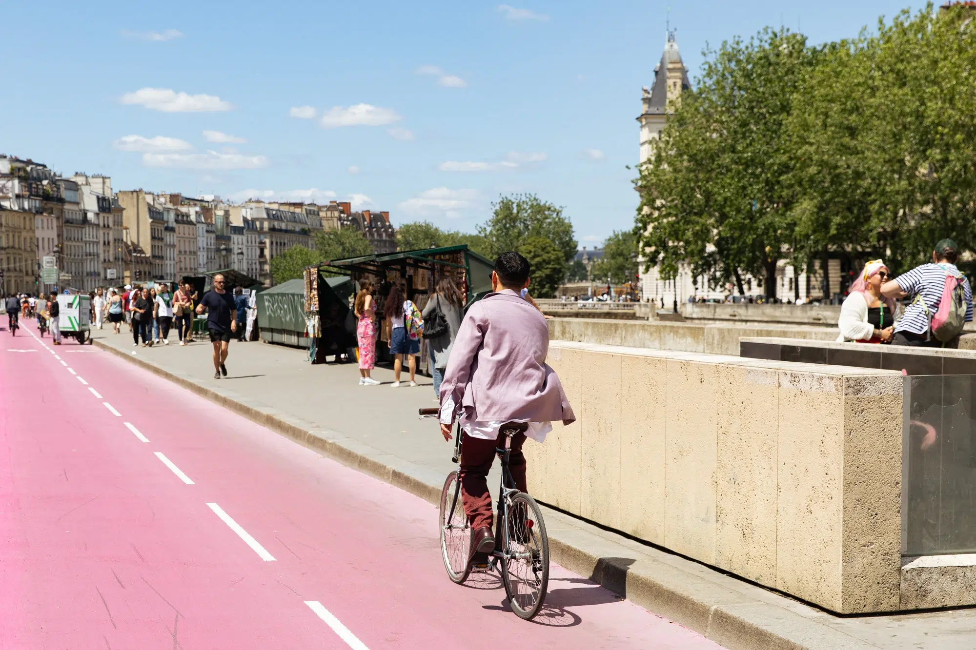 psite-cyclable-rose-quai-saint-michel-paris-jeux-olymiques-2024