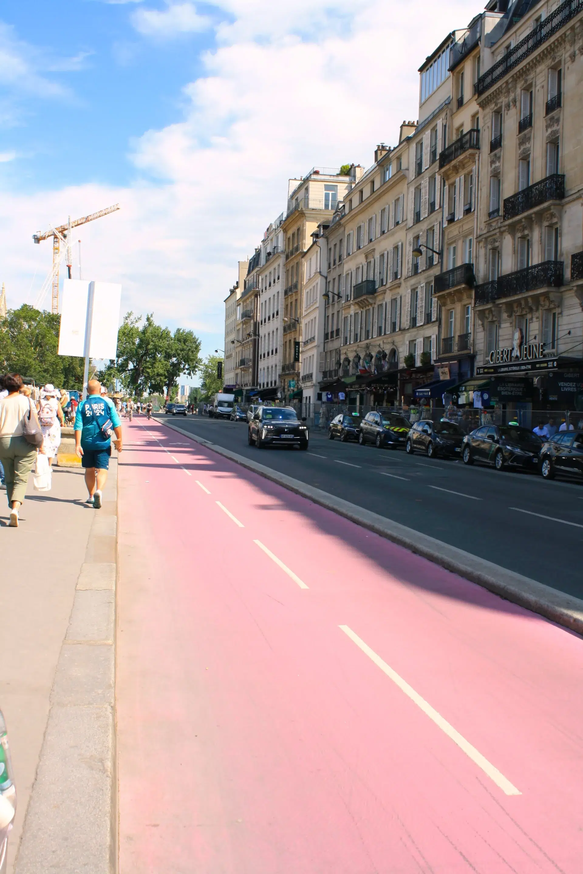 psite-cyclable-rose-quai-saint-michel-paris-jeux-olymiques-2024-2