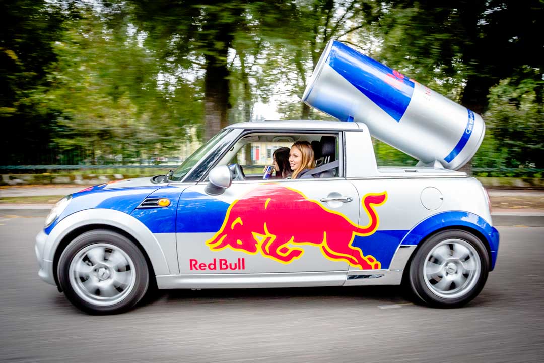 red-bull-sampling-street-marketing